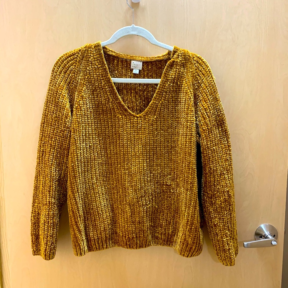 Women’s Gold sweater